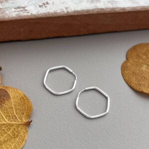 Argola Hexágono Fio Redondo 2,8cm em Prata 925